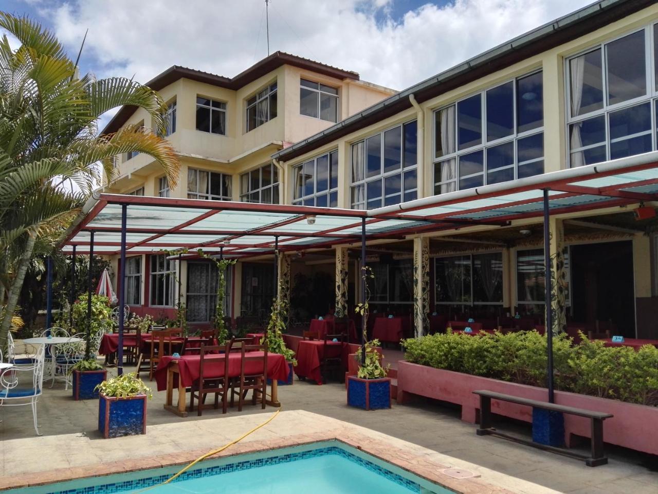 Hotel - Appartement Meuble " Les Flots Bleu " Antananarivo Exteriér fotografie