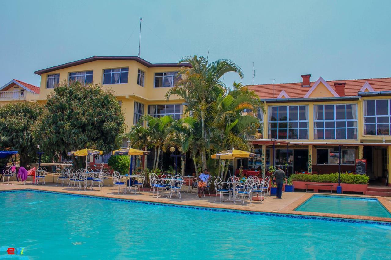 Hotel - Appartement Meuble " Les Flots Bleu " Antananarivo Exteriér fotografie